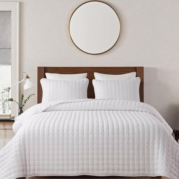 Midnight Gypsies Other - 🆕 PB Style King Quilt Set Tufted Classic White 3 piece Set